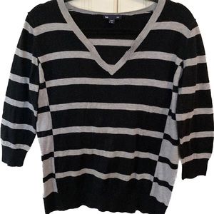 5/20$❤️‍🔥GAP💫 Women’s Black/Gray Striped V-Neck Sweater